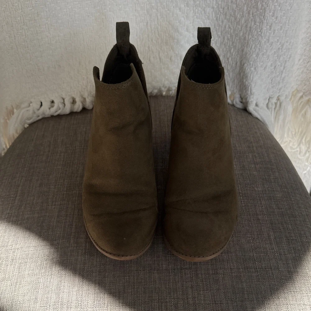 Stylish Green Suede Ankle Booties